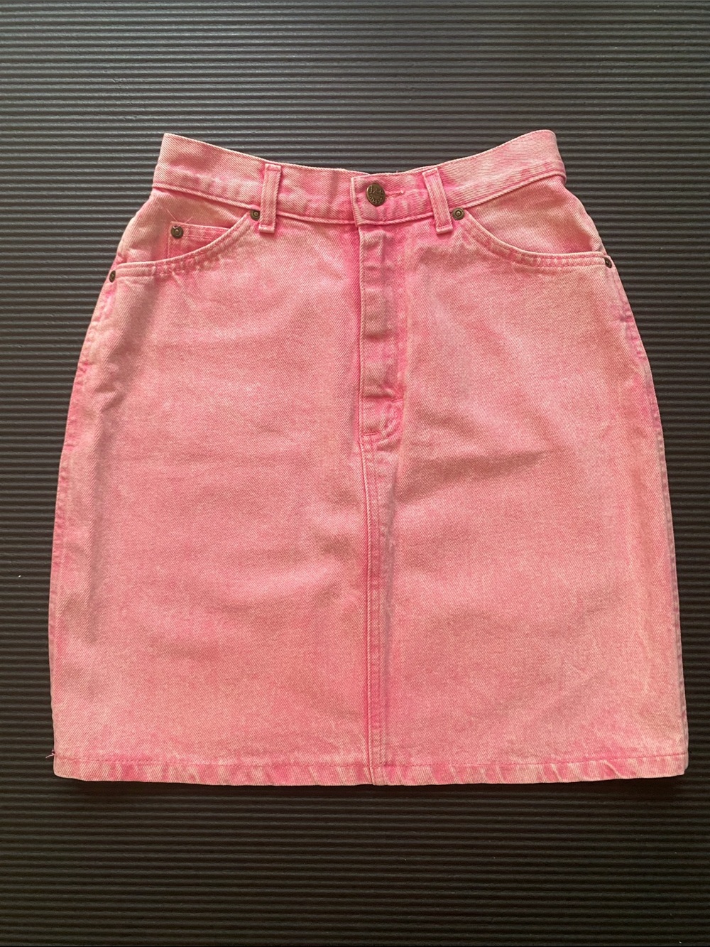 Vintage Lee jeans Pink Denim A-Line Skirt size 7. Modern day size 4